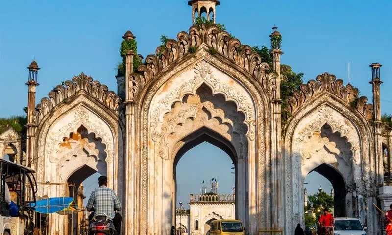 Packers and movers in Lucknow — Rumi Darwaza and the old city